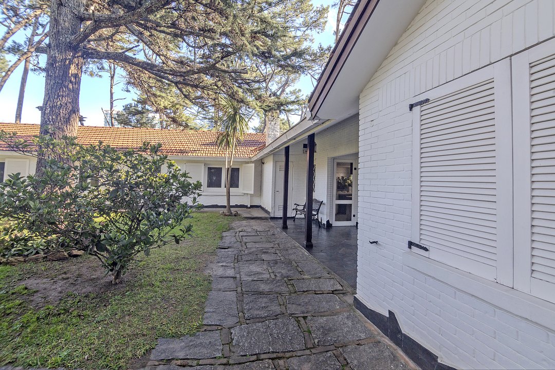 Gran terreno de 3500 metros en Nuevo Cantegril, Punta del Este